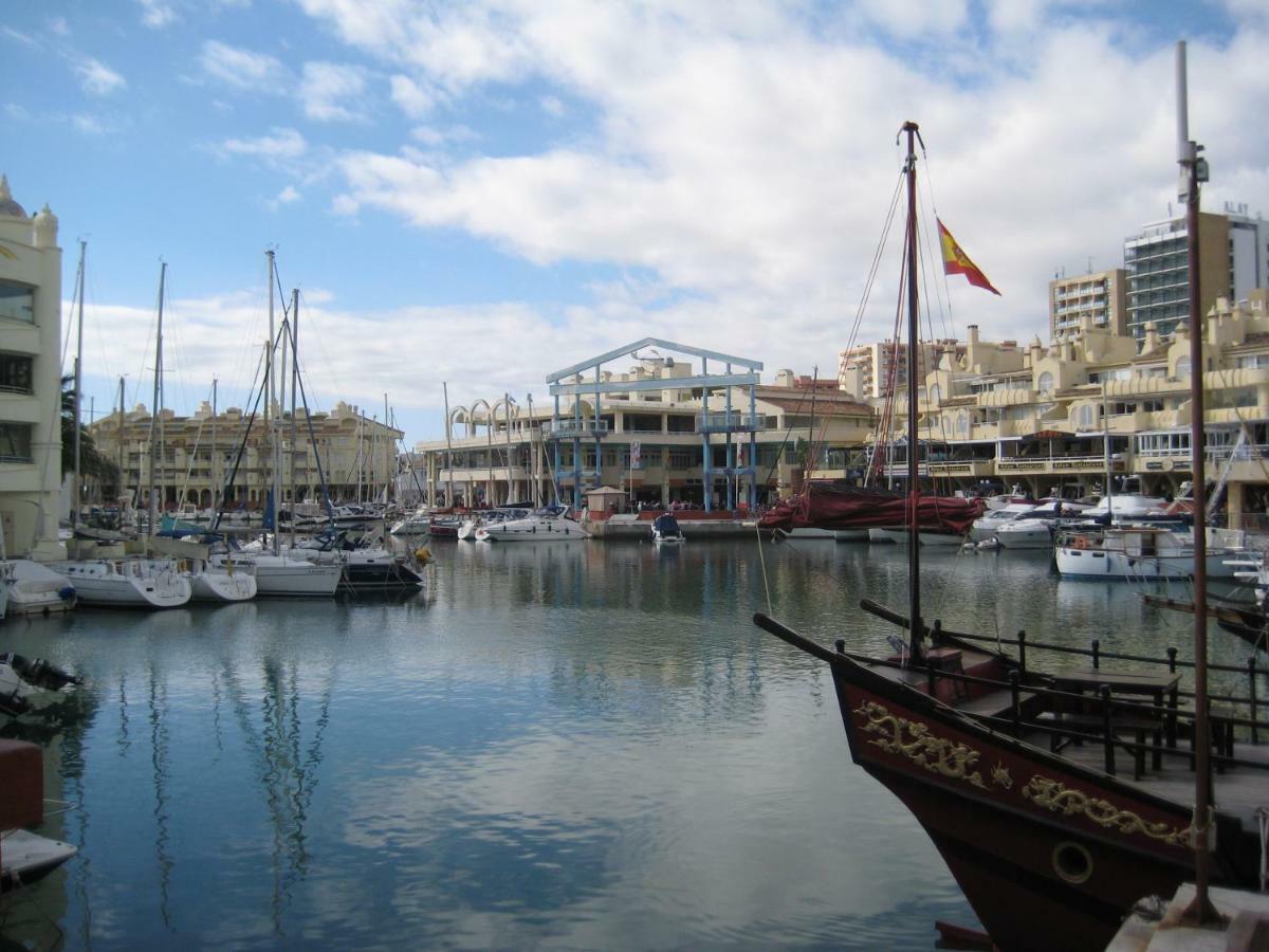 Apartamento En Puerto Marina بينالماذينا المظهر الخارجي الصورة